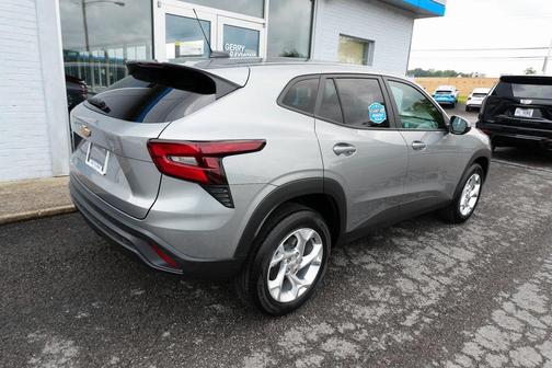 2025 Chevrolet Trax LS