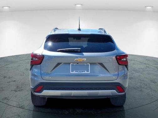Sterling Gray Metallic 2024 Chevrolet Trax LT