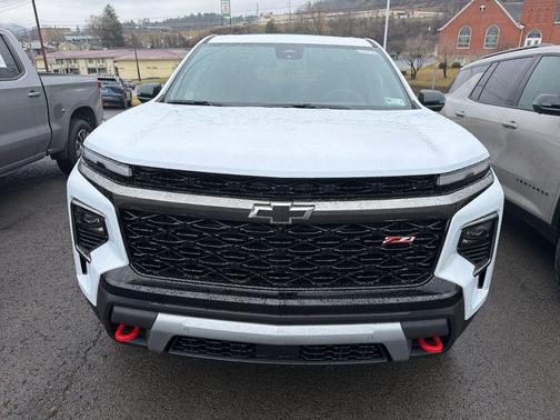 Polar White Tricoat 2026 Chevrolet Traverse AWD Z71