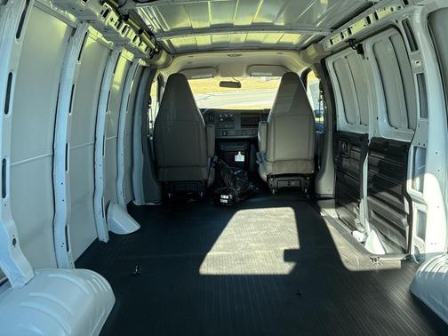 2025 Chevrolet Express 2500 RWD 2500 Regular Wheelbase WT