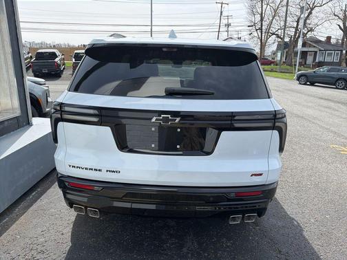 Polar White Tricoat 2026 Chevrolet Traverse RS