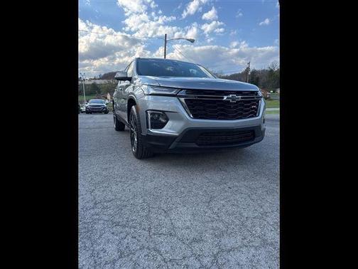 Sterling Gray Metallic 2023 Chevrolet Traverse RS