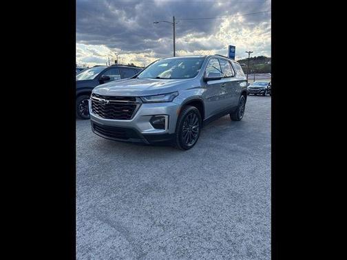 Sterling Gray Metallic 2023 Chevrolet Traverse RS