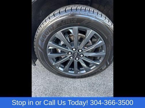 Sterling Gray Metallic 2023 Chevrolet Traverse RS