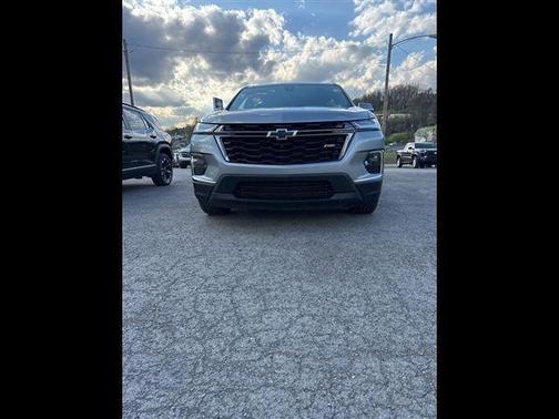 Sterling Gray Metallic 2023 Chevrolet Traverse RS