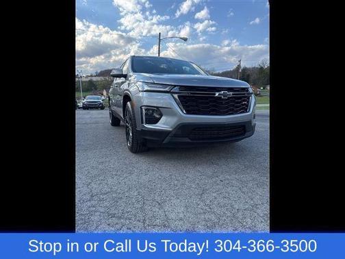 Sterling Gray Metallic 2023 Chevrolet Traverse RS