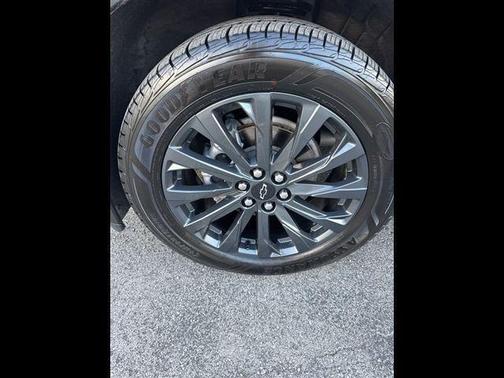 Sterling Gray Metallic 2023 Chevrolet Traverse RS