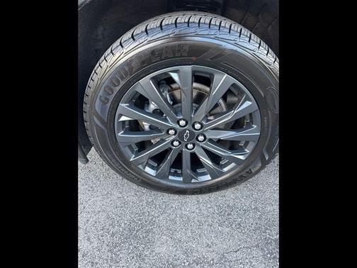 Sterling Gray Metallic 2023 Chevrolet Traverse RS