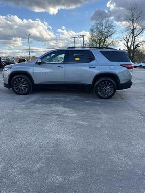 Sterling Gray Metallic 2023 Chevrolet Traverse RS