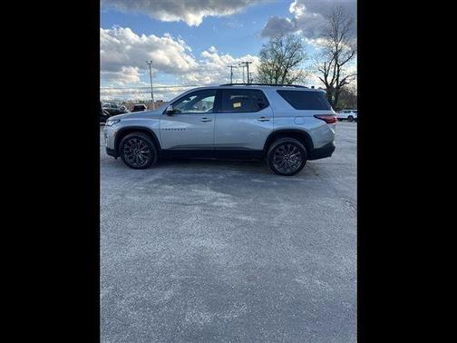 Sterling Gray Metallic 2023 Chevrolet Traverse RS
