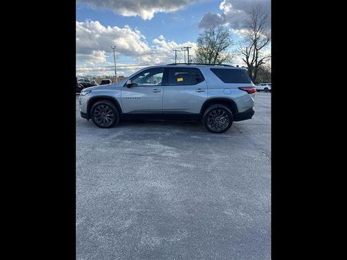 Sterling Gray Metallic 2023 Chevrolet Traverse RS