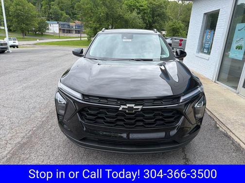 Mosaic Black Metallic 2026 Chevrolet Trax LT