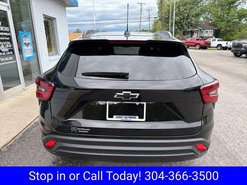 Mosaic Black Metallic 2026 Chevrolet Trax LT