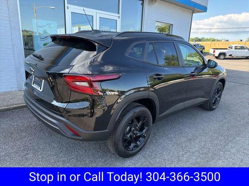 Mosaic Black Metallic 2026 Chevrolet Trax LT