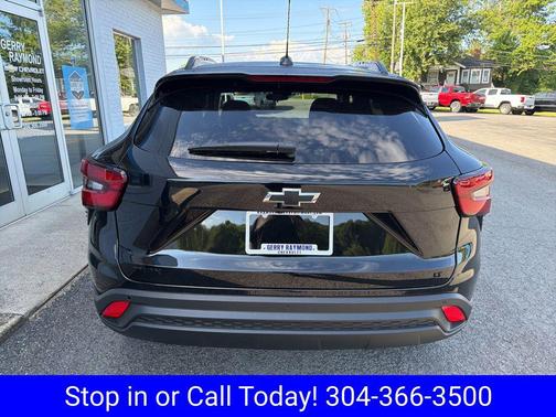 Mosaic Black Metallic 2026 Chevrolet Trax LT