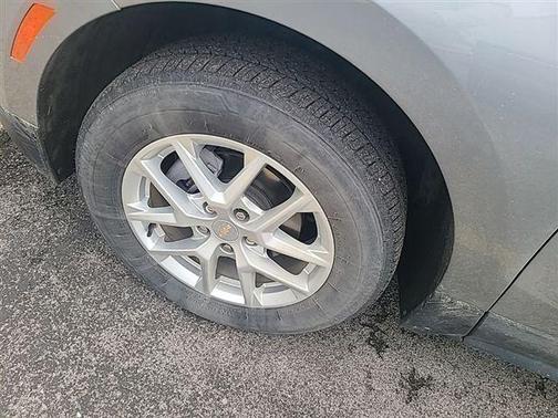 Sterling Gray Metallic 2023 Chevrolet Equinox 1LT