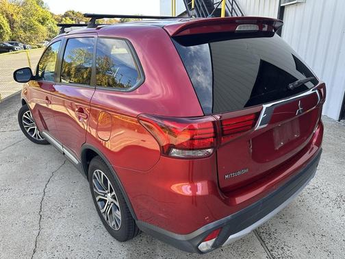 2016 Mitsubishi Outlander ES