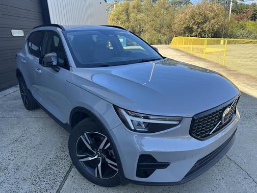 2024 Volvo XC40 B5 Core