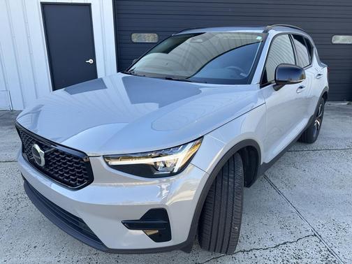 2024 Volvo XC40 B5 Core