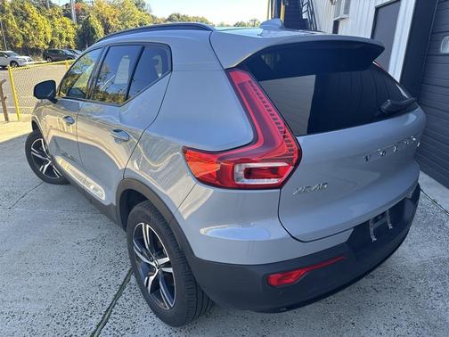 2024 Volvo XC40 B5 Core