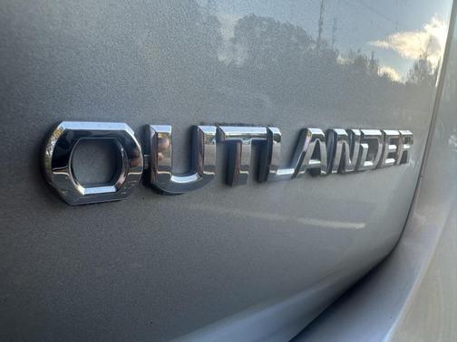 2018 Mitsubishi Outlander ES