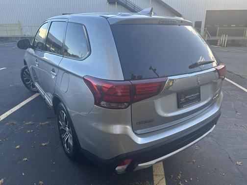 2018 Mitsubishi Outlander ES