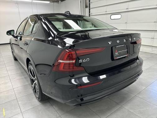 2024 Volvo S60 B5 Core Dark Theme