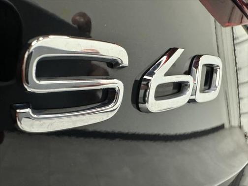 2024 Volvo S60 B5 Core Dark Theme