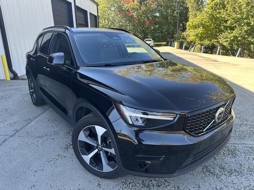 2024 Volvo XC40 B5 Core