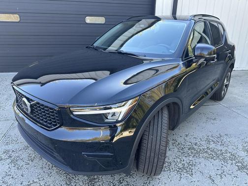 2024 Volvo XC40 B5 Core