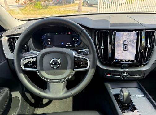 2025 Volvo XC60 B5 AWD Plus