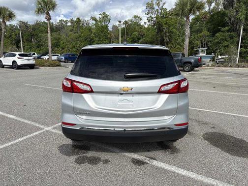 Silver Ice Metallic 2018 Chevrolet Equinox LS