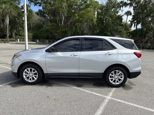 Silver Ice Metallic 2018 Chevrolet Equinox LS