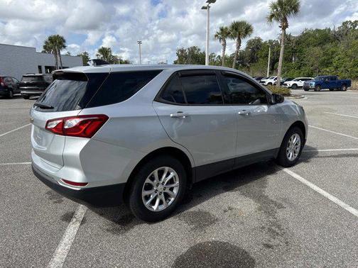 Silver Ice Metallic 2018 Chevrolet Equinox LS