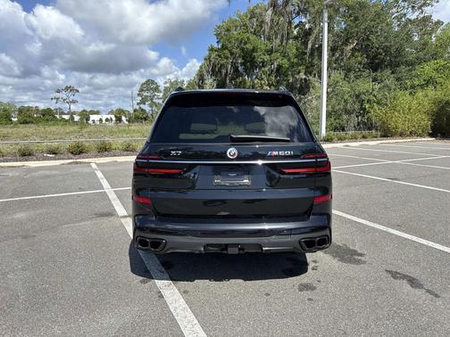Black Sapphire Metallic 2023 BMW X7 M60i