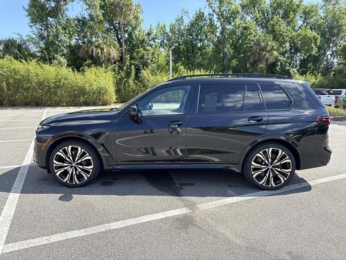 Black Sapphire Metallic 2023 BMW X7 M60i
