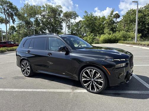 Black Sapphire Metallic 2023 BMW X7 M60i