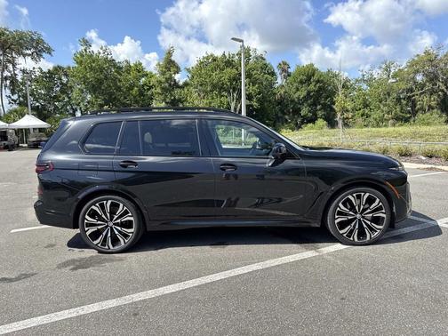Black Sapphire Metallic 2023 BMW X7 M60i