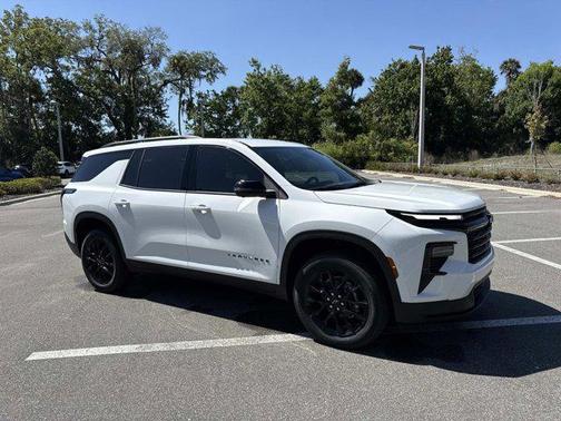 Summit White 2026 Chevrolet Traverse LT