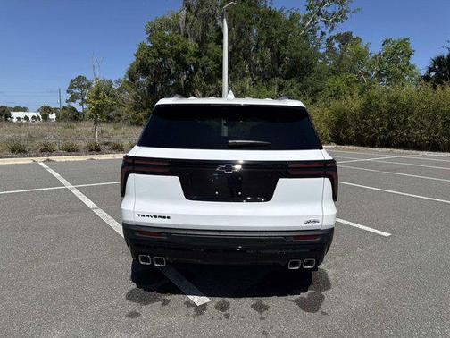 Summit White 2026 Chevrolet Traverse LT