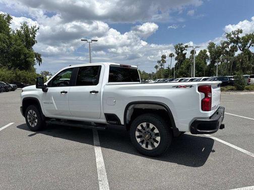 Summit White 2026 Chevrolet Silverado 2500 Custom