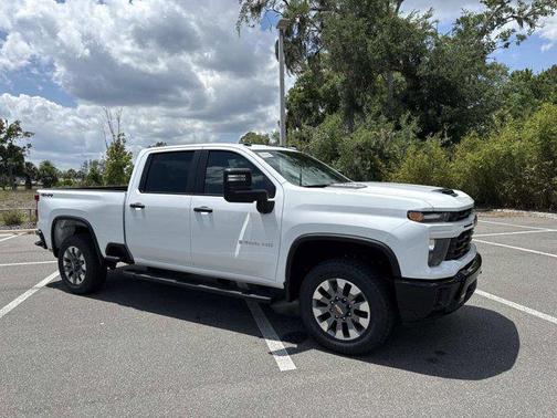 Summit White 2026 Chevrolet Silverado 2500 Custom