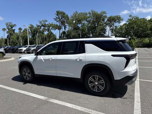 Summit White 2026 Chevrolet Traverse LT
