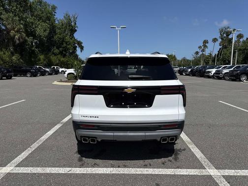 Summit White 2026 Chevrolet Traverse LT