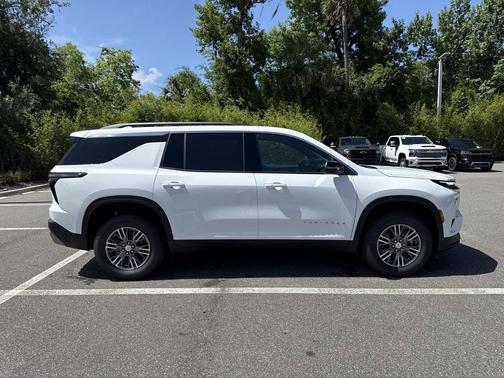 Summit White 2026 Chevrolet Traverse LT