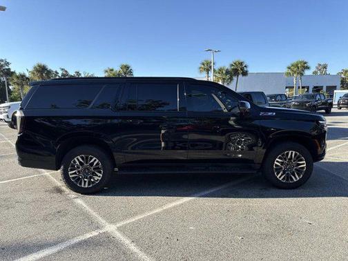 2025 Chevrolet Suburban 4WD Z71