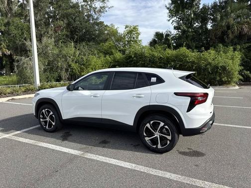 Summit White 2026 Chevrolet Trax FWD 1RS