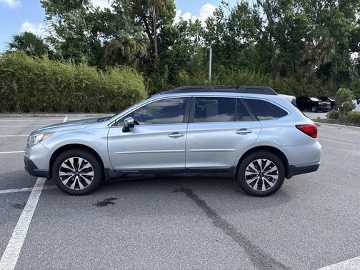 Ice Silver Metallic 2017 Subaru Outback 3.6R Limited