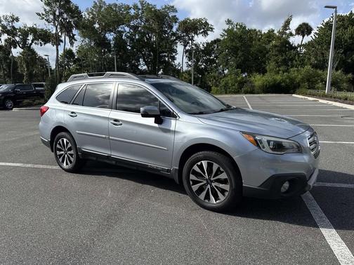Ice Silver Metallic 2017 Subaru Outback 3.6R Limited