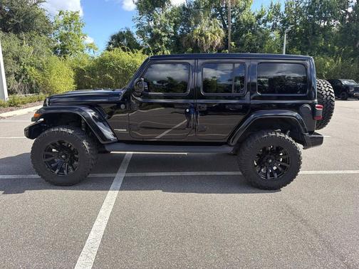 Black Clearcoat 2020 Jeep Wrangler Unlimited Sahara